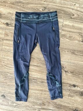 lululemon navy crop leggings with camo waistband and hem